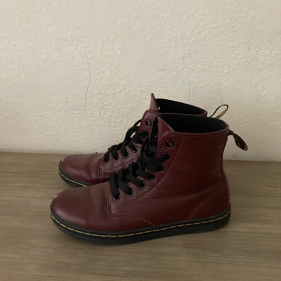 Dr. Martens Womens 6 leather Casual Boot - Picture 2 of 5